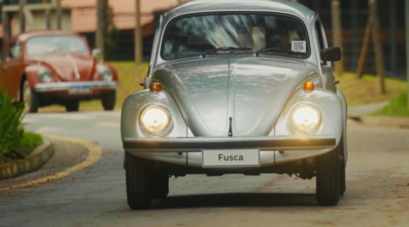 VW e CARDE celebram a história do Fusca com troca inédita de veículos