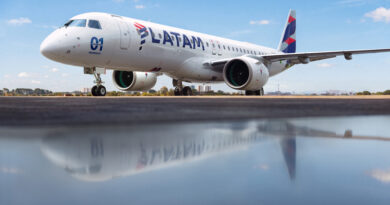Latam e Embraer celebram o primeiro E195-E2 da história da companhia aérea