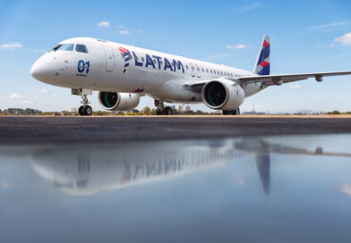 Latam e Embraer celebram o primeiro E195-E2 da história da companhia aérea