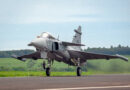 Primeiro Gripen E produzido no Brasil realiza voo inaugural (veja o video)