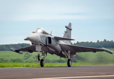 Primeiro Gripen E produzido no Brasil realiza voo inaugural (veja o video)